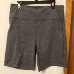 ATHLETA ultimate stash pocket 9” shorts. SZ 2X